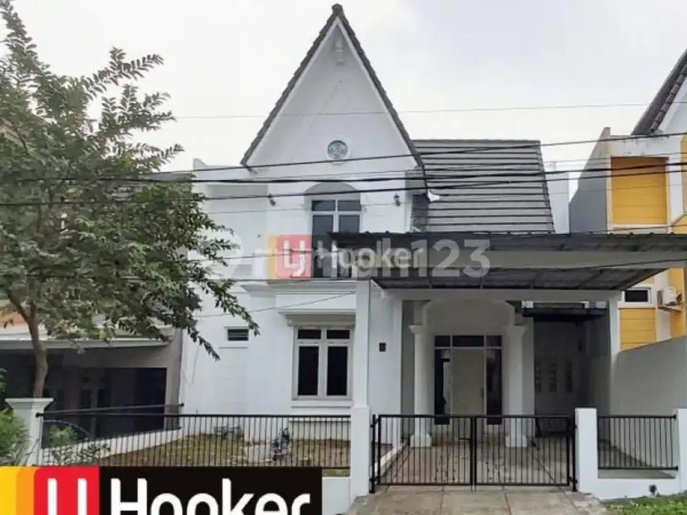 Rumah Cantik dengan Bangunan Modern 2 Lantai di Bukit Golf