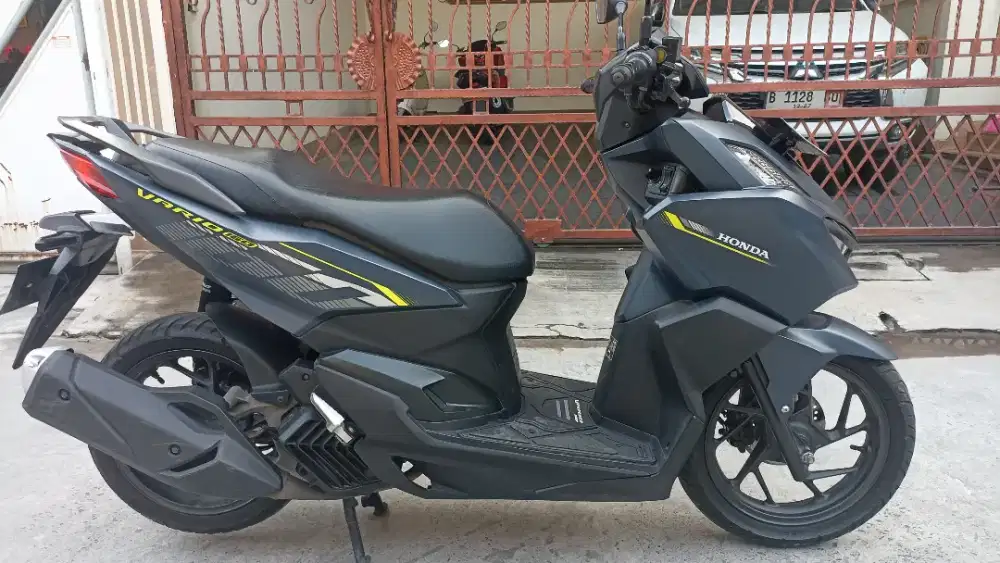 Honda Vario 160 CBS tahun 2024 ( km 17000 )