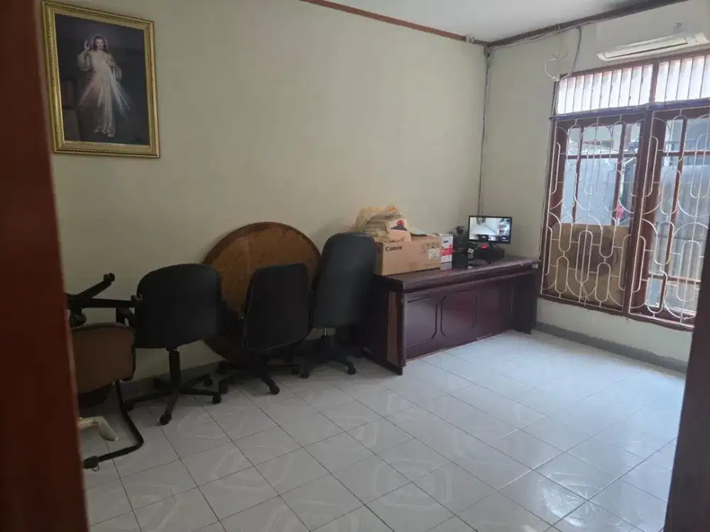 Jual Rumah Luas LT 131 m², LB 262 m², Hadap Utara, Harga Nego