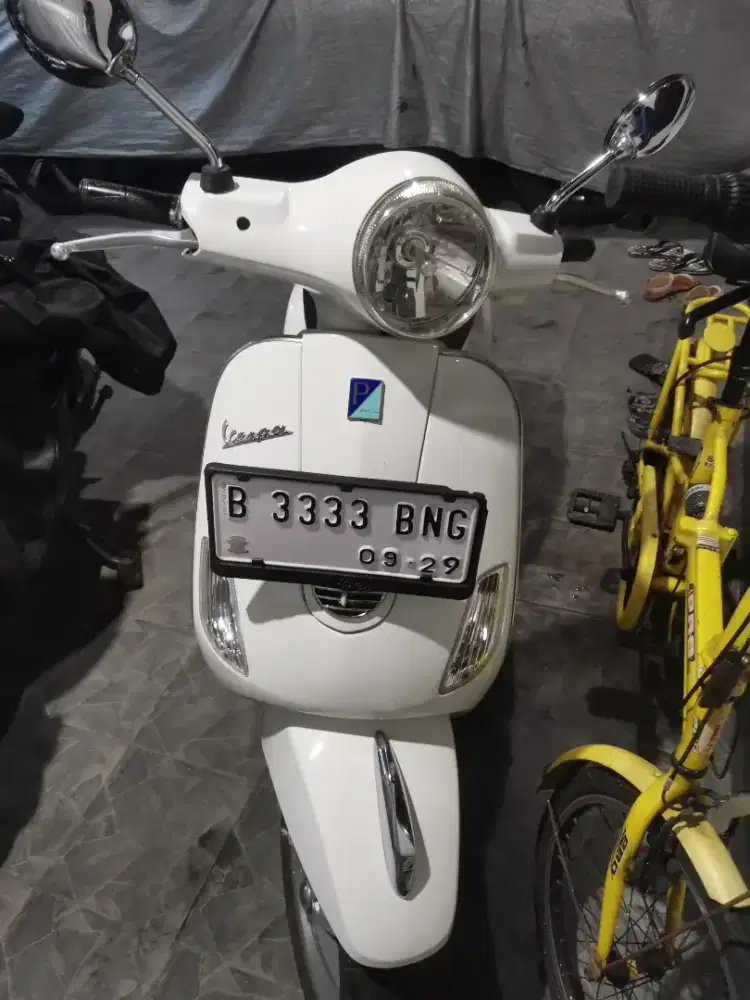 Vespa putih tahun 2012