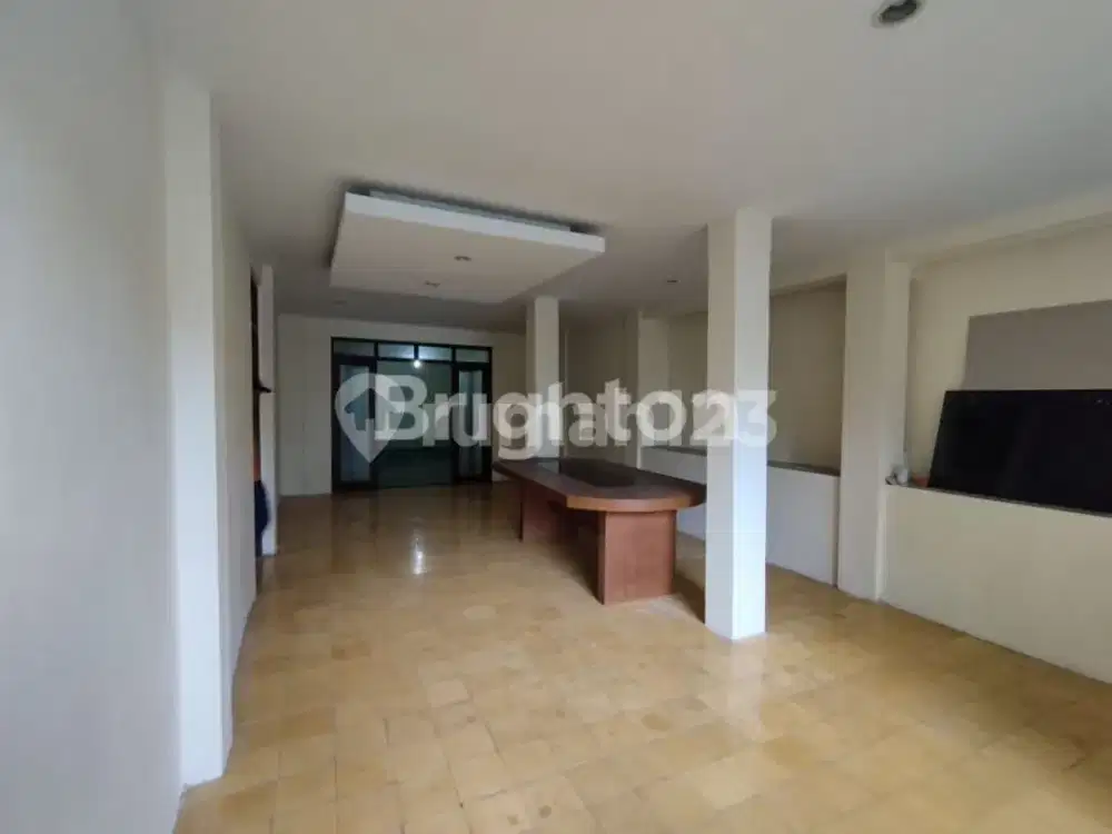 RUMAH CANTIK DI JALAN PALAGAN DEKAT MONJALI