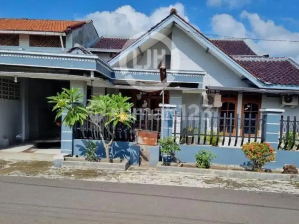 Rumah Luas Siap Huni Dijual Cepat di Griya Nusantara, Cirebon.