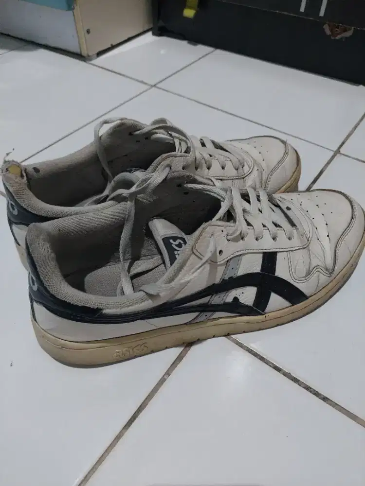 ASICS WHITE KONDISI SEPERTI DI FOTO