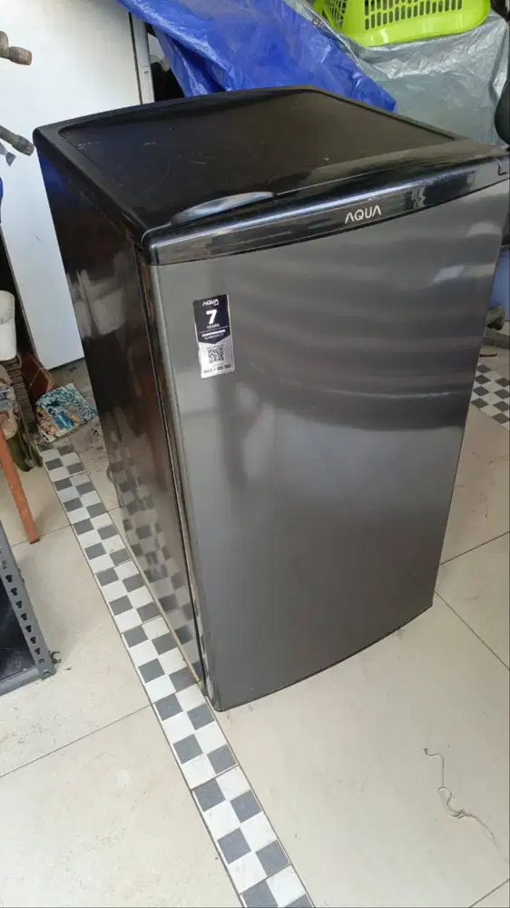 Freezer es Batu Merk Aqua