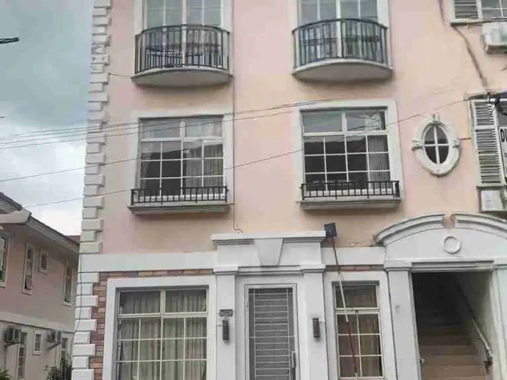 DIJUAL CEPAT RUMAH CANTIK TOWNHOUSE TAMAN ELOK