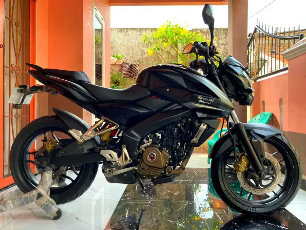 KAWASAKI BAJAJ PULSAR 200NS 2014!