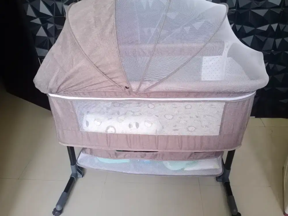 Tempat tidur bayiii
