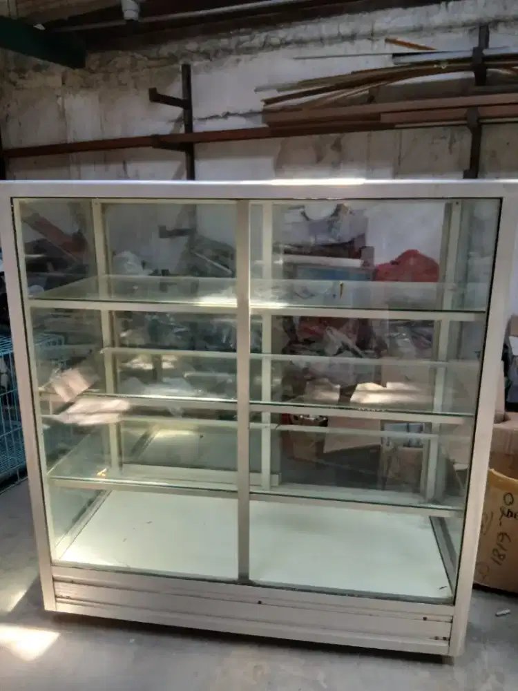 Jual lemari kaca aluminium