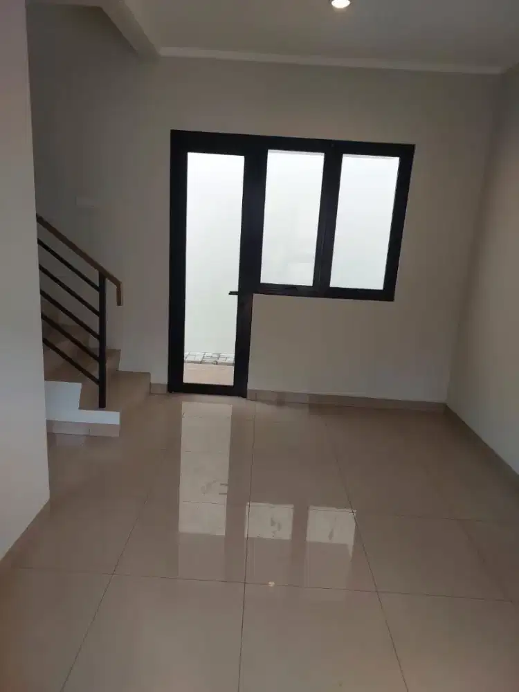 Jual Rumah 2 Lantai Siap Huni Dalam Cluster di Summarecon Crown Gading