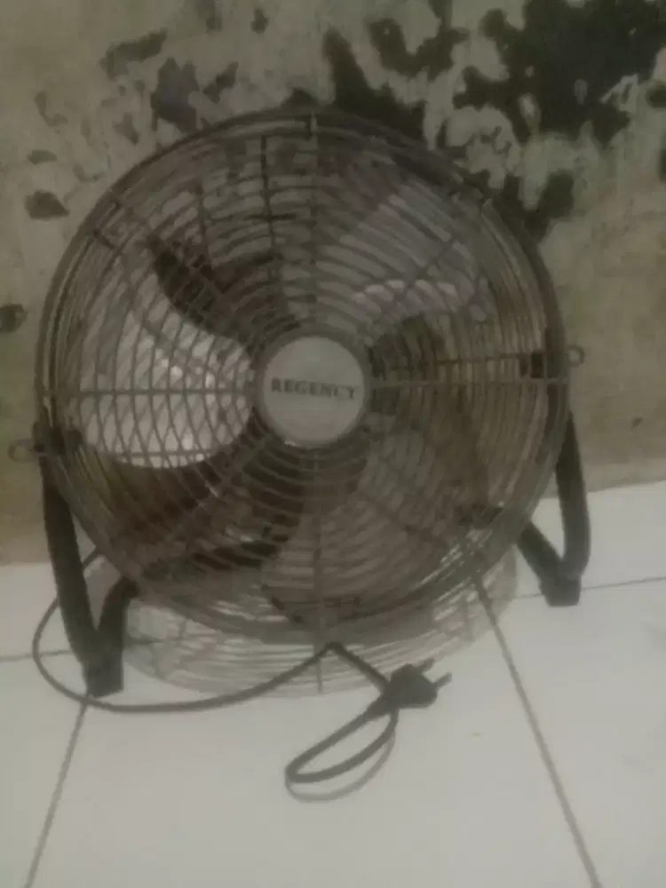 Kipas Angin Duduk Besi