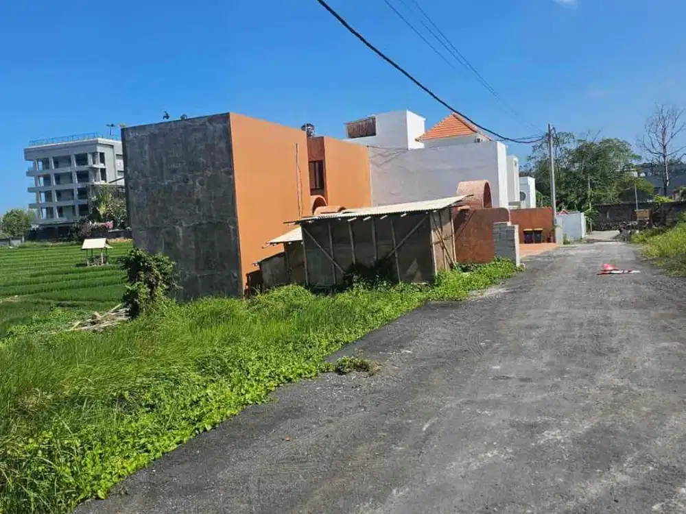 Lahan kosong siap bangun luasan kecil jarang ada  cocok untuk villa pribadi lokasi di Umalas kerobokan