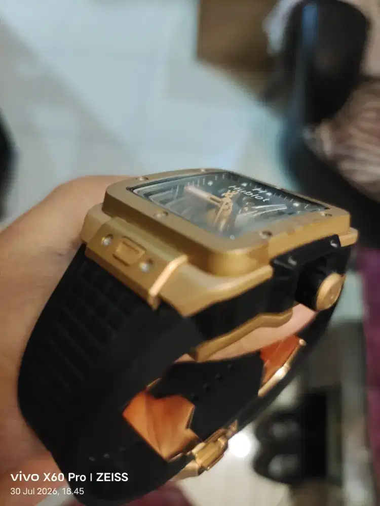 Jam tangan antik hublot