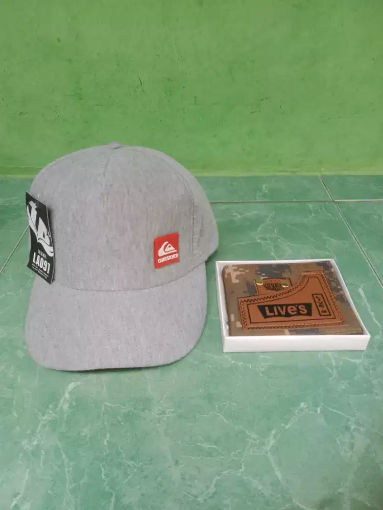Dijual topi baru sama dompet baru