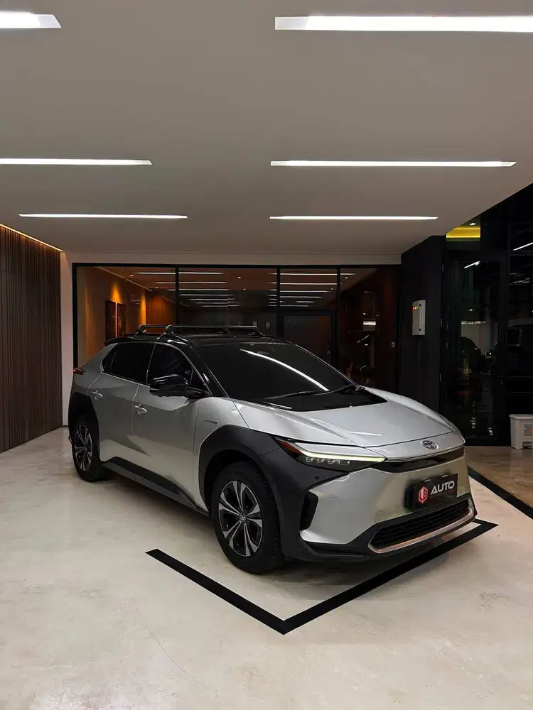 Toyota BZ4X EV AT 2025 Hitam Silver Km7rb Nik 2023 B1760SCO