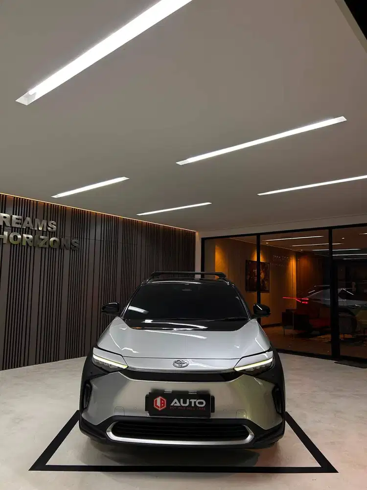 Toyota BZ4X EV AT 2025 Hitam Silver Km7rb Nik 2023 B1760SCO