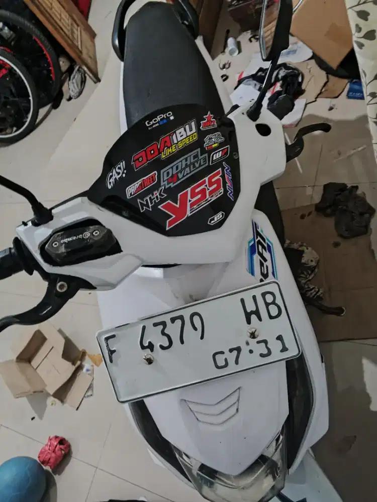 Honda beat warna putih