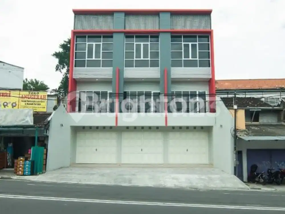 RUKO 2 LANTAI SIAP PAKAI,  LOKASI SANGAT STRATEGIS DITENGAH KOTA