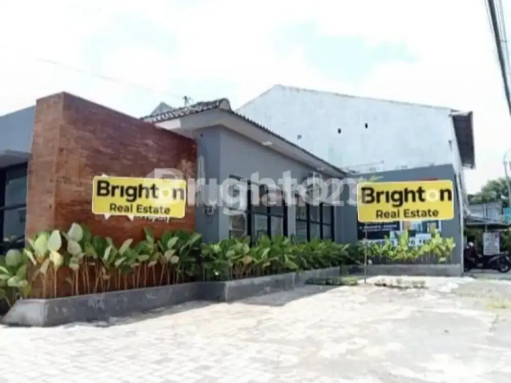Gedung Exs Kantor Developer Di Lingkungan Yang Berkembang