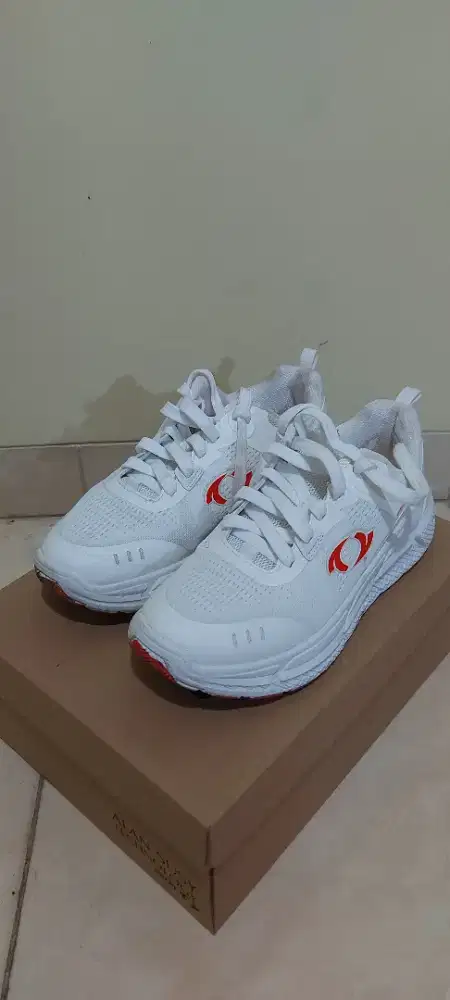 Sepatu Running Astec Putih