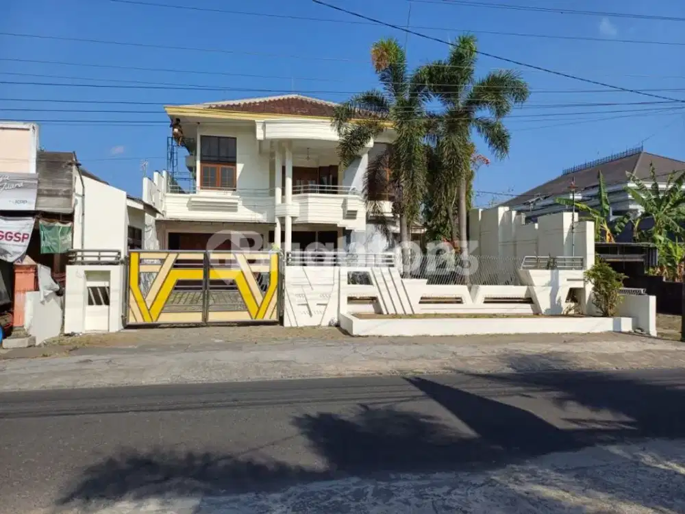 RUMAH MEWAH DI LOKASI PREMIUM