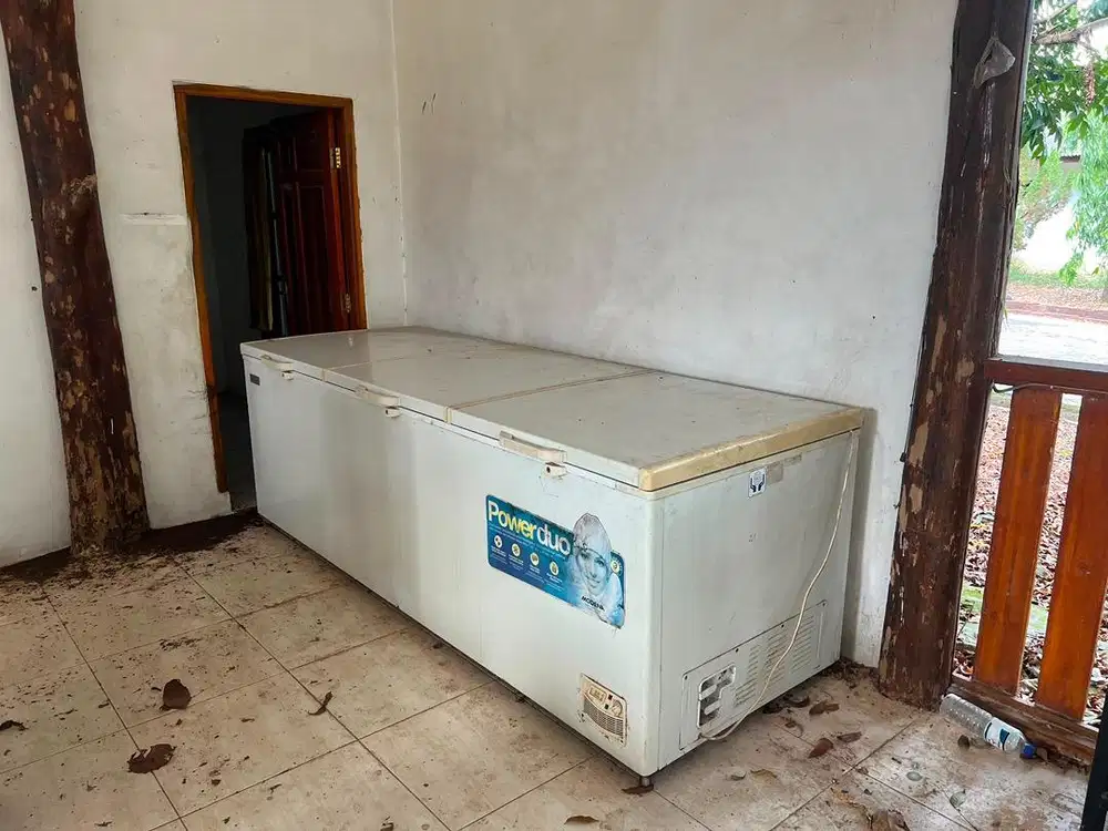 freezer 3 pintu  modena