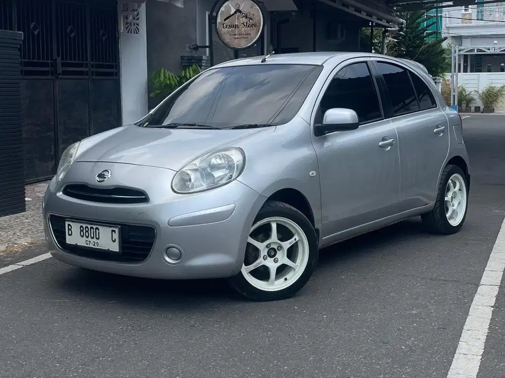 Nissan march 1.2 AT/metic