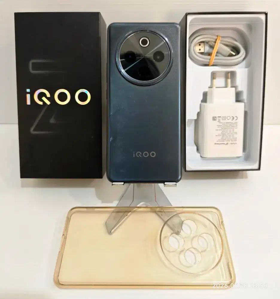 Iqoo Z10 5G 8/128Gb kemulusan 90% Garansi Resmi 22 Ags 26 bisa TT/BT