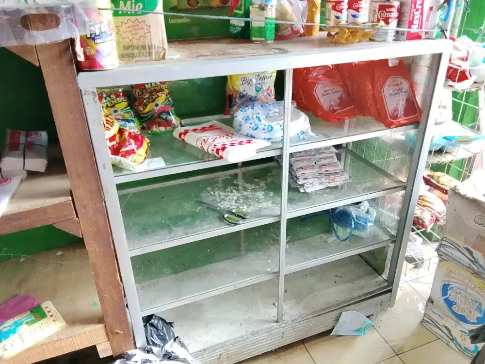 Etalase bekas murah