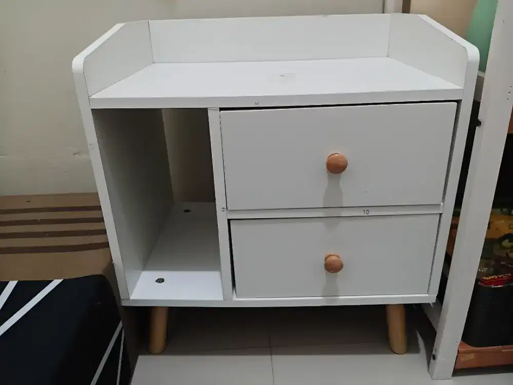 meja nakas kamar warna putih