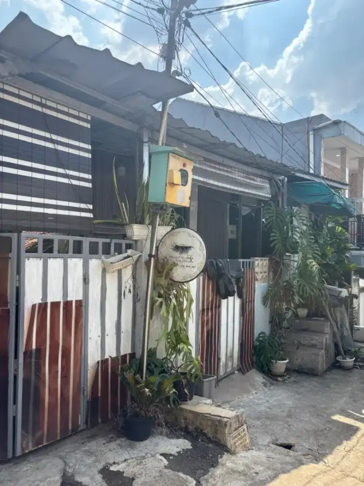 Rumah dekat jalan utama