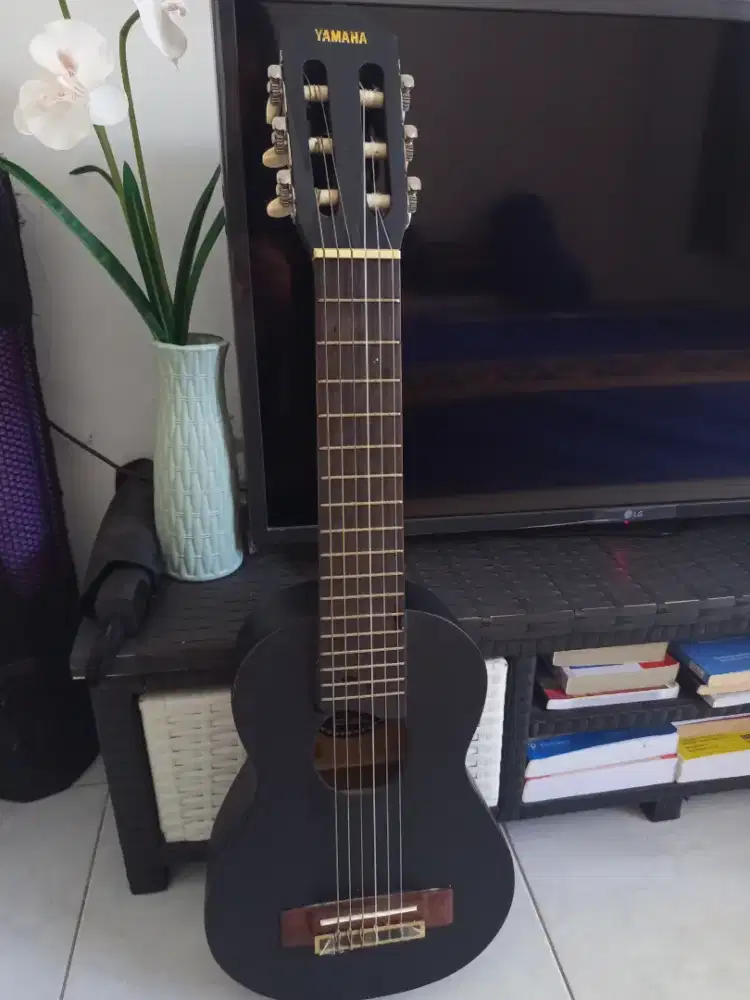 Gitar lele yamaha