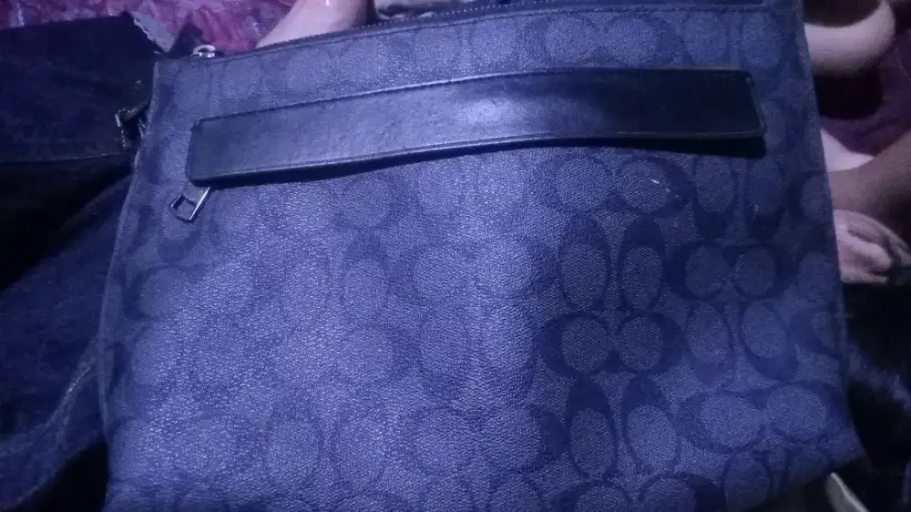 Tas pria merk COACH.ORI ya kondisi baik jarang di pakai mulus bnget