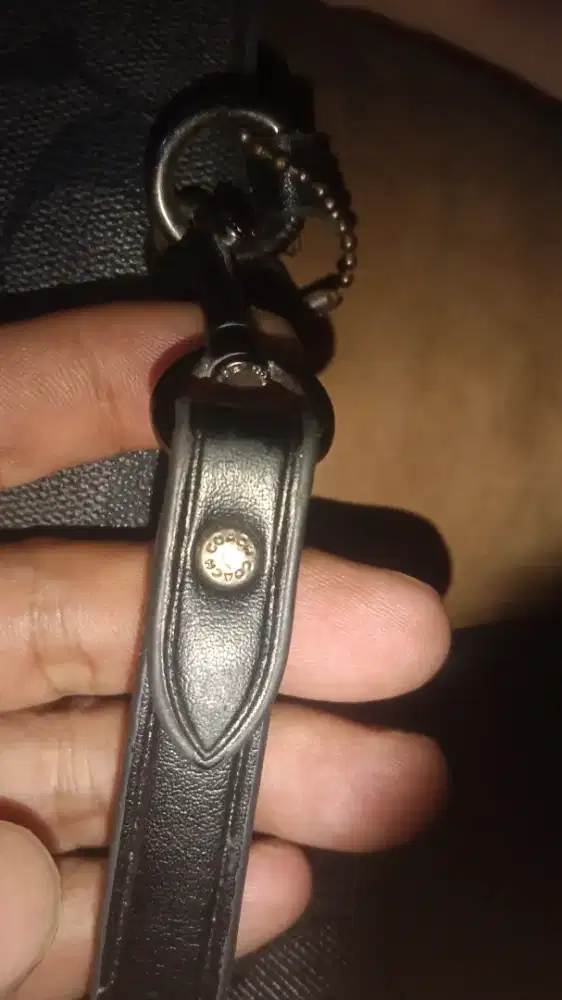 Tas pria merk COACH.ORI ya kondisi baik jarang di pakai mulus bnget