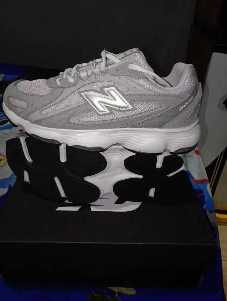 NB size 41 abu-abu