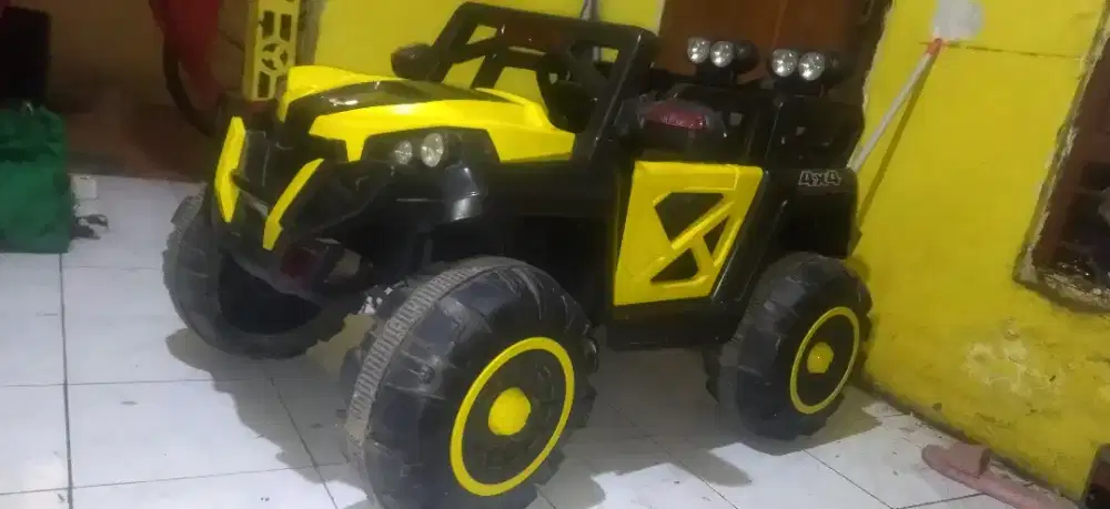 Mobil mainan jumbo