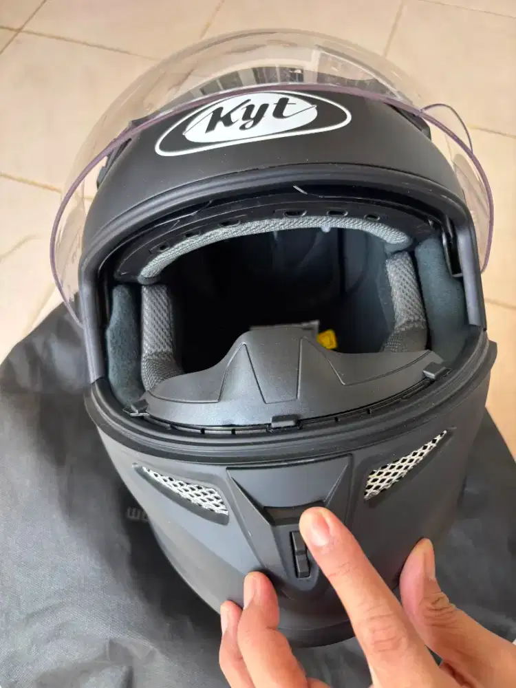 Jual helm kyt full face black doff