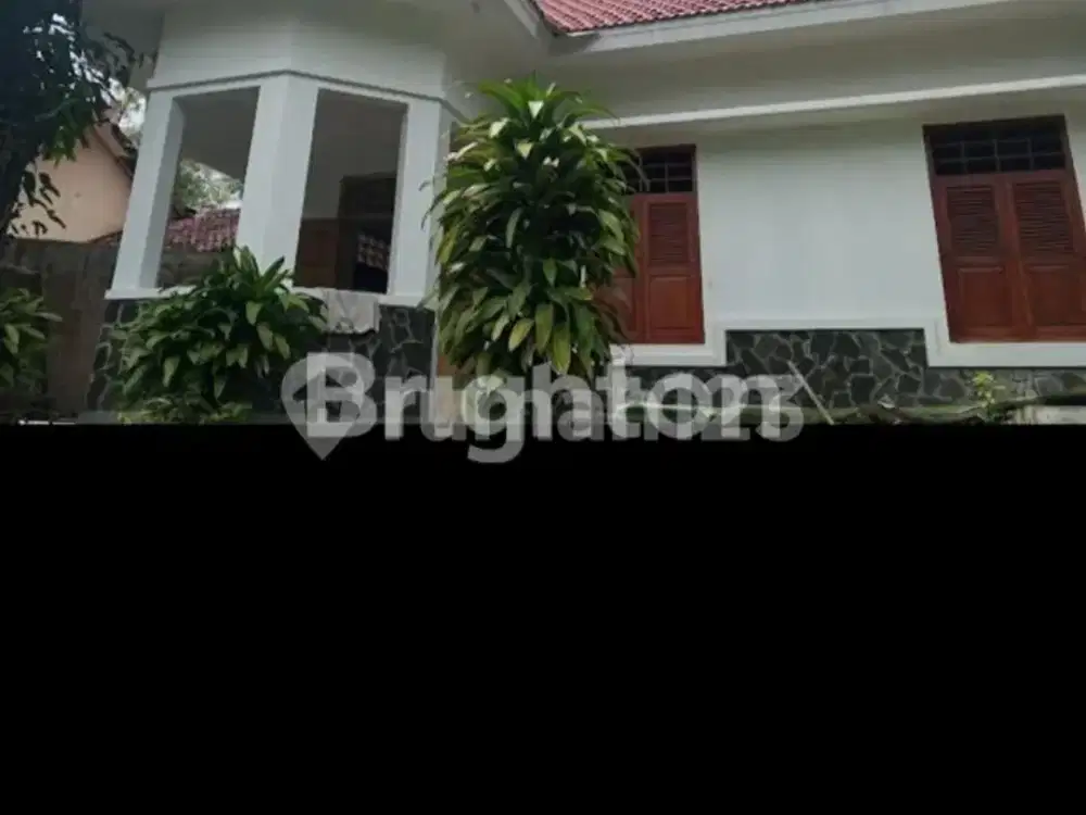 RUMAH DENGAN KONSEP VILLA