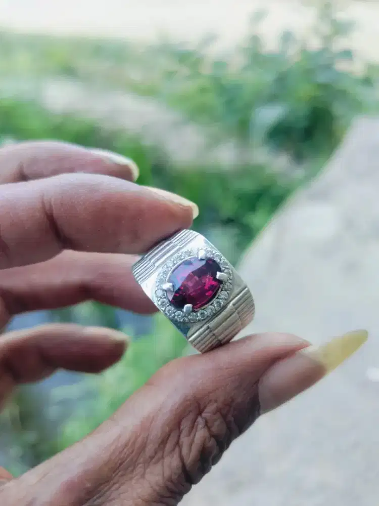 Natural permata spinel