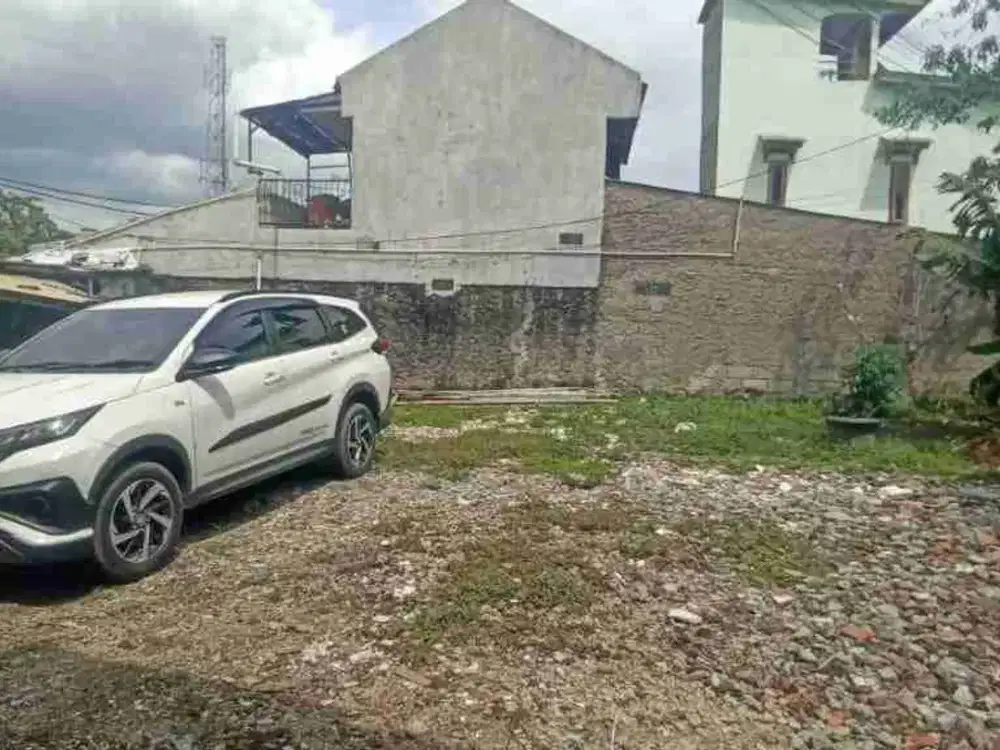 Jual tanah  kavling di Kalideres
Saat ini di pake buat  sewa lahan Parkir Mobil