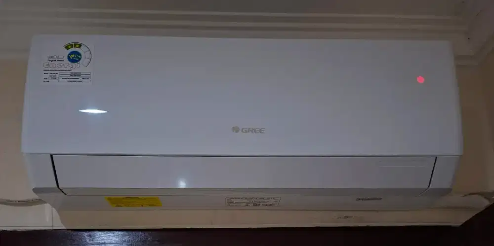 AC Gree 1/2 pk, tanpa pipa. Hidup dan dingin. Sangat terawat