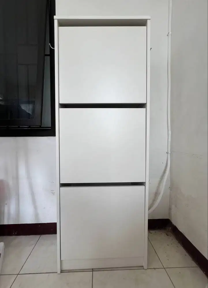 Rak Sepatu IKEA BISSA - Kabinet 3 Kompartemen (Kondisi Siap Pakai)