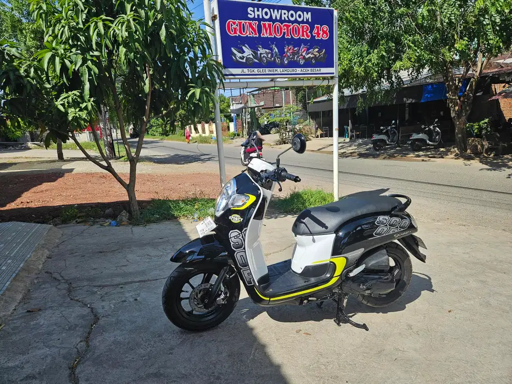 Di jual honda scoopy tahun 2017