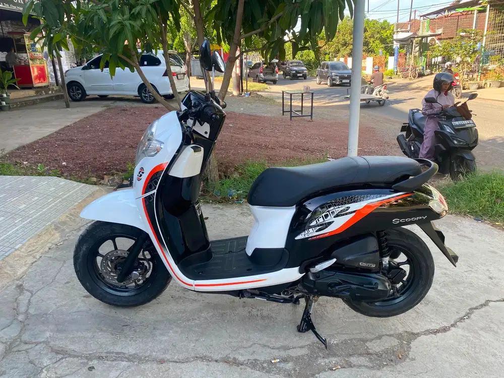 Di jual honda scoopy tahun 2020