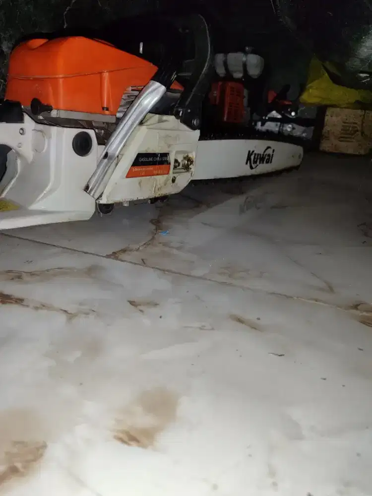 Chainsaw kuwai seken 20 lengkap sama bar dan rantai