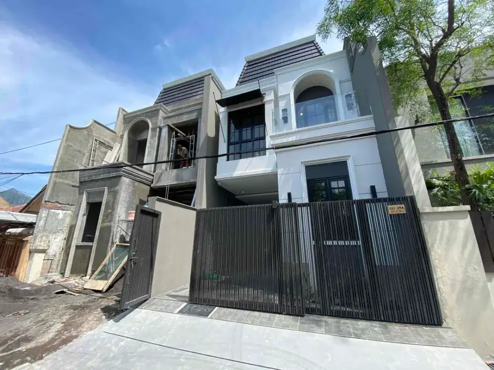 Dijual Rumah di Manyar Indah