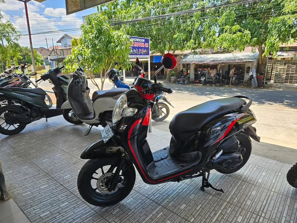 Di jual honda scoopy tahun 2020
