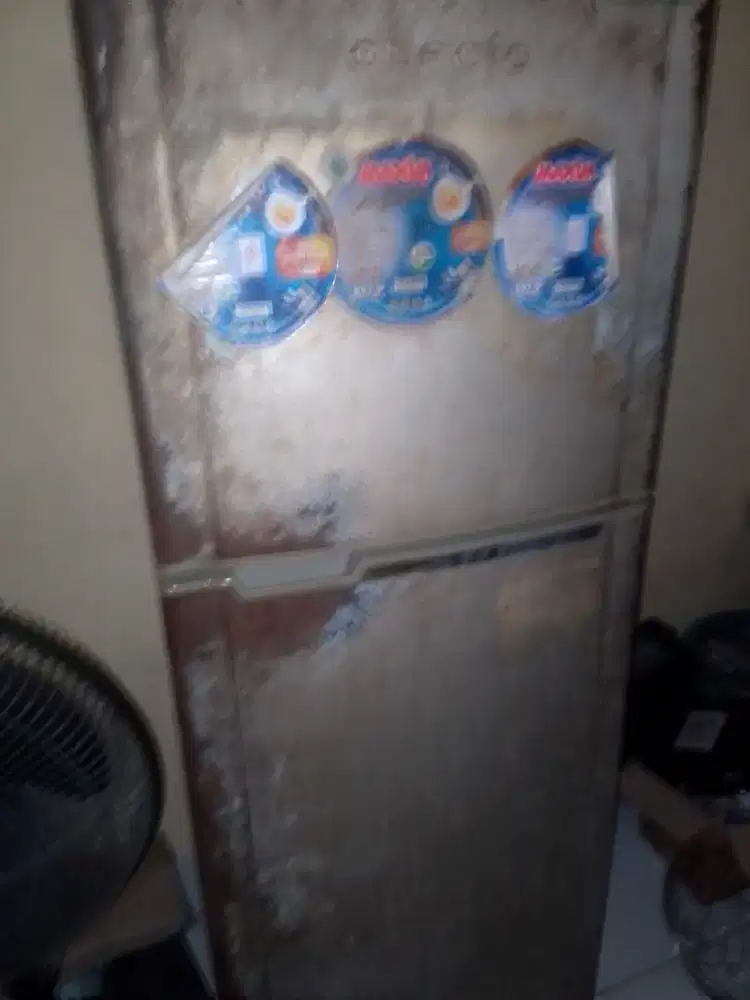 Dijual CPT kulkas 2pintu Toshiba Glacio 900rb