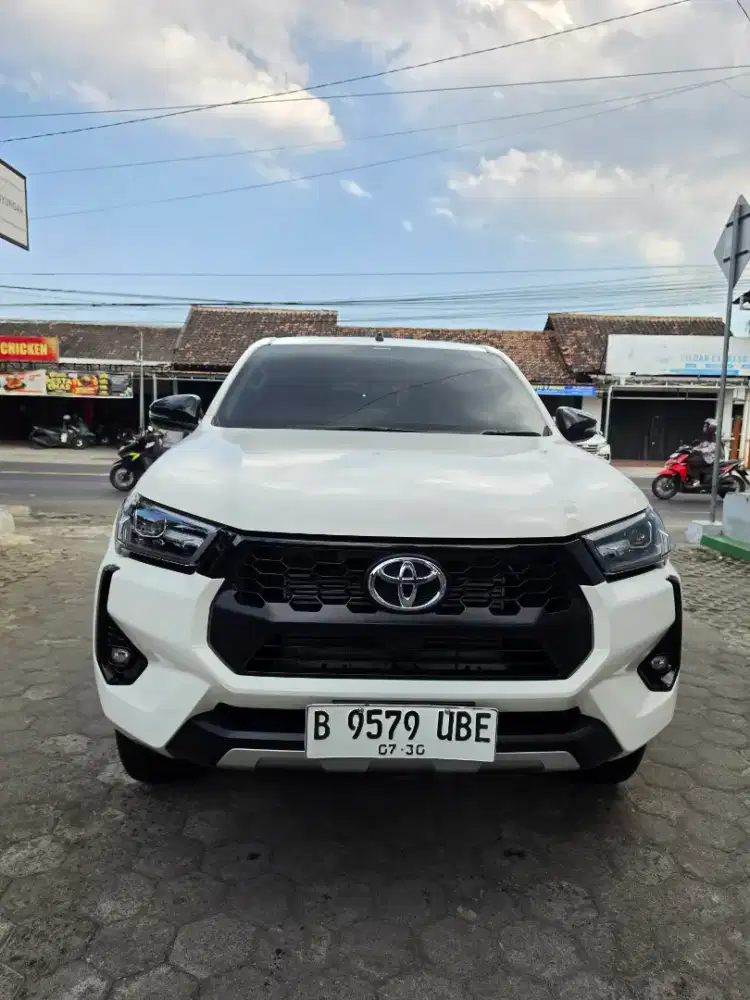 Hilux doble cabin 4x4 v at tahun 2025