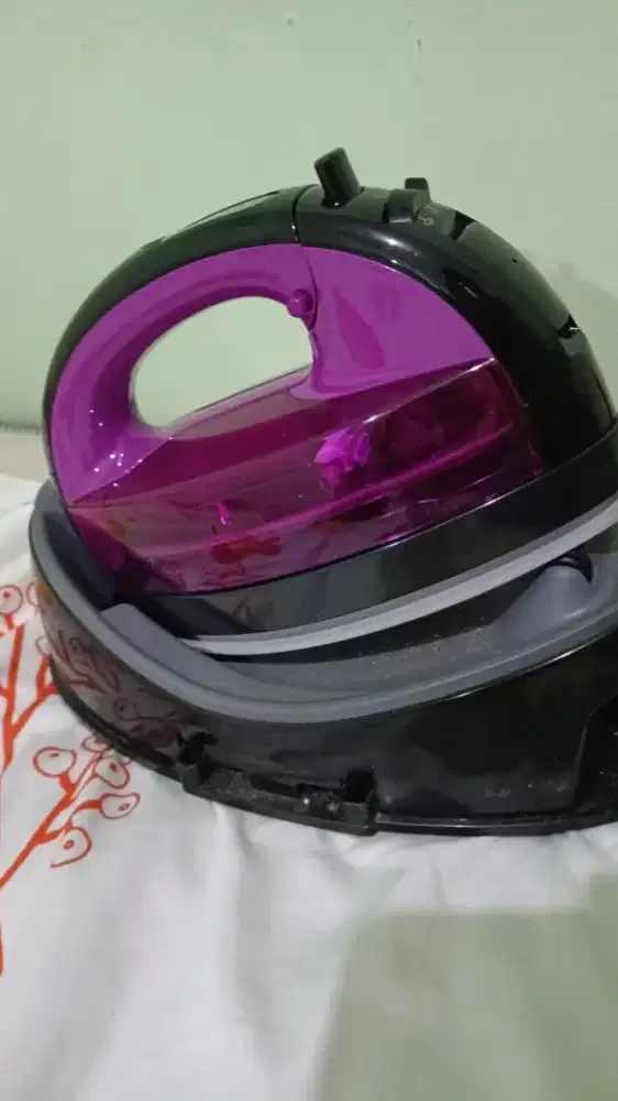 Setrika uap tanpa kabel