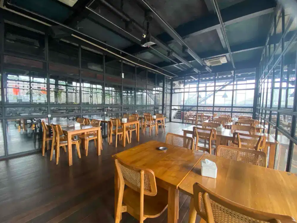 Dijual atau disewakan area komersial di Tebet bangunan, 2.5 lantai dengan rooftopnya, strategis, dekat ke perkantoran, perumahan, sekolah, kuliner